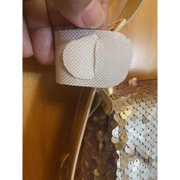 Nicole Miller Gold Sequin Shoulder Bag Size Small Appx. 9"x6"x1.5" RETAIL $60.00 - Picture 4 of 13